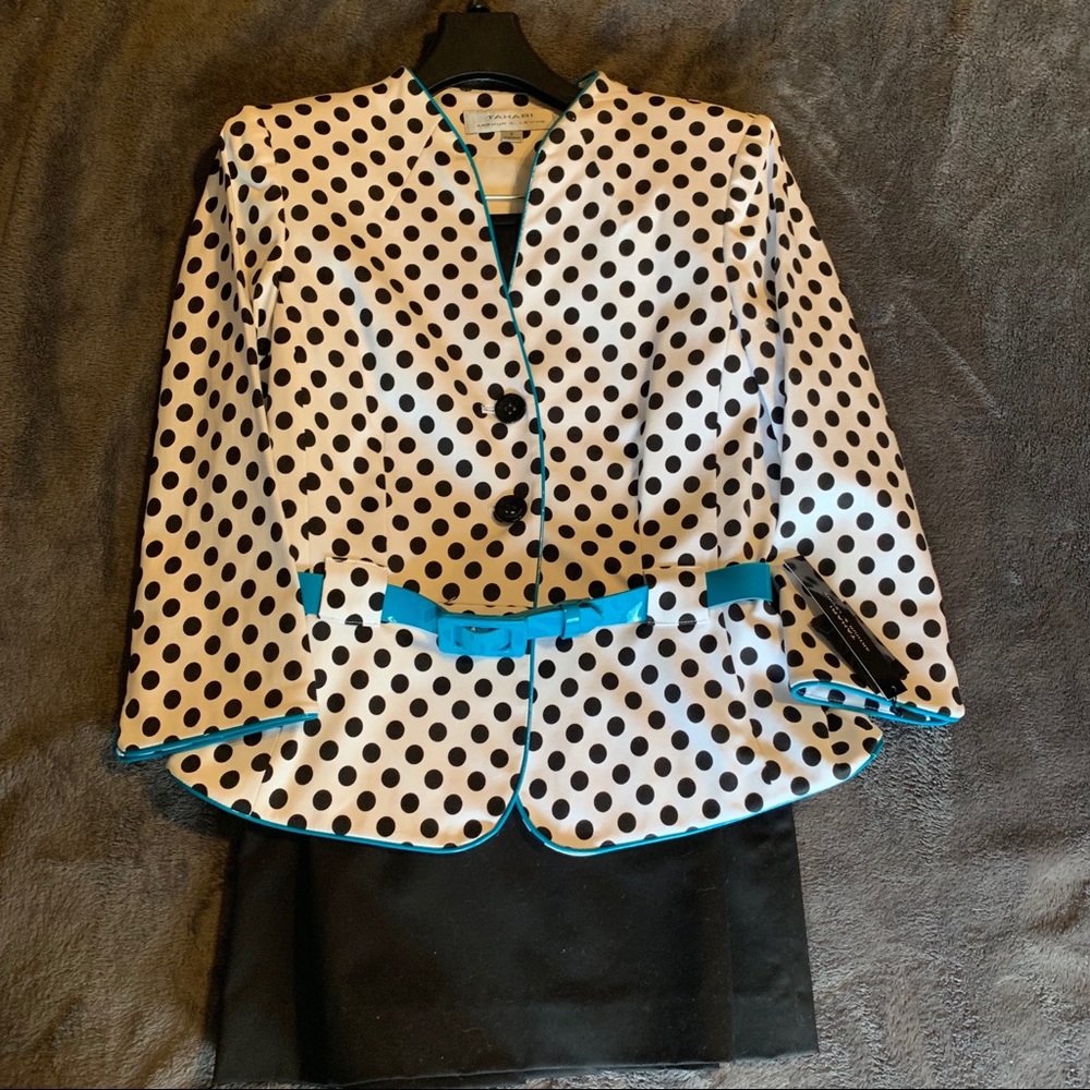 Skirt suit